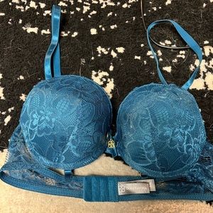 Blue push up bra with gold, never worn, 34B
